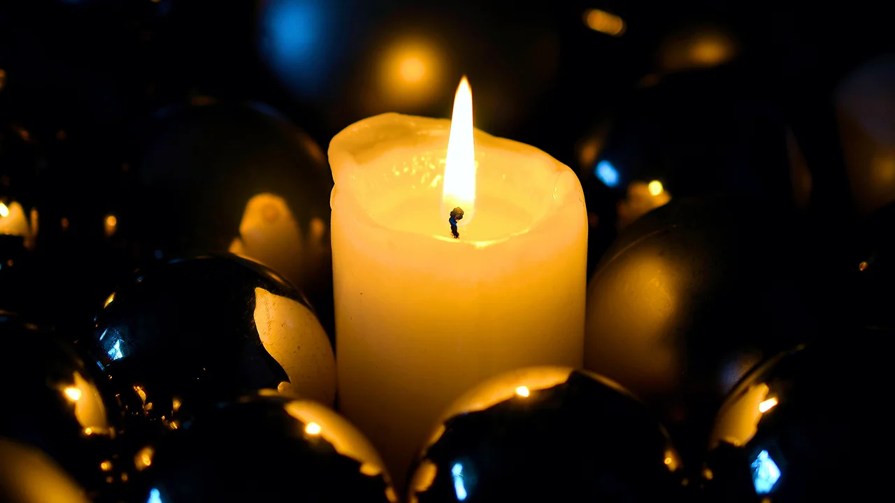 candle-552790.webp