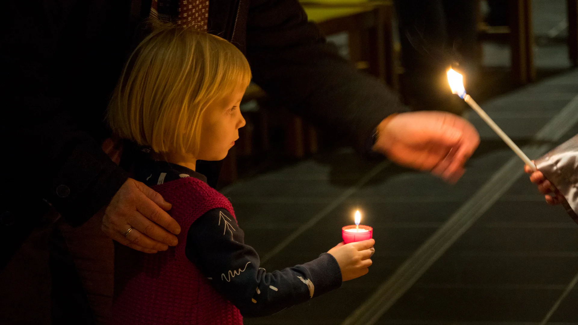 La Lumière de la Paix  transmise à l'église Saint Paul à Fribourg